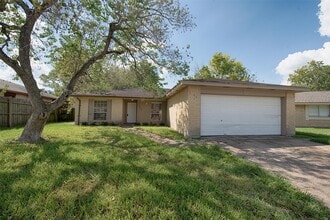 Building Photo - 4843 Beechaven St