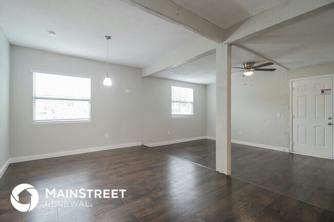 Building Photo - 865 Emerald Dr