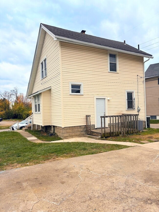 Building Photo - 1262 E 20th Ave