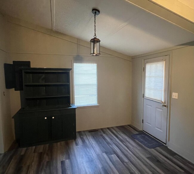 Building Photo - 757 Cab Dr