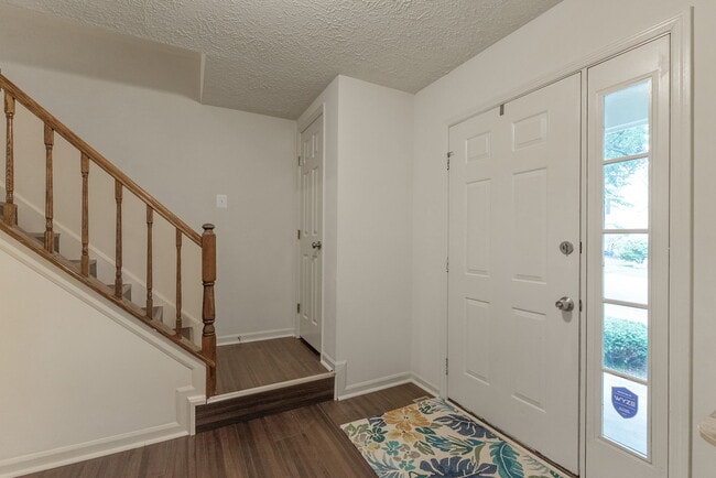 Building Photo - 117 Bookham Ln