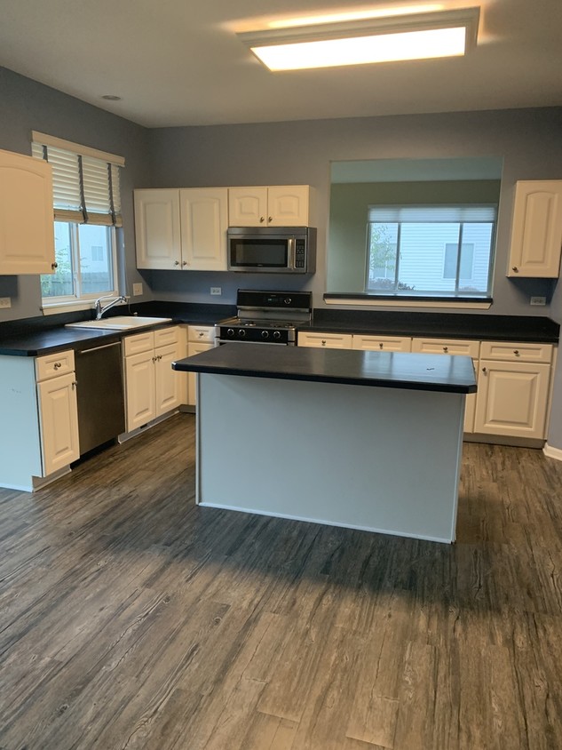 Foto principal - 25228 Scott Dr