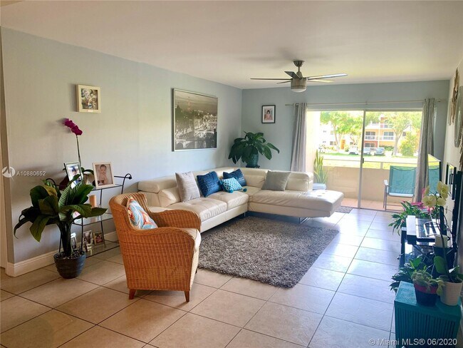 Foto del edificio - 7787 SW 86th St