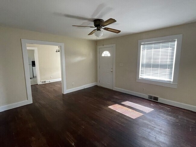 Building Photo - Perfect Home In Center of Winston-Salem!