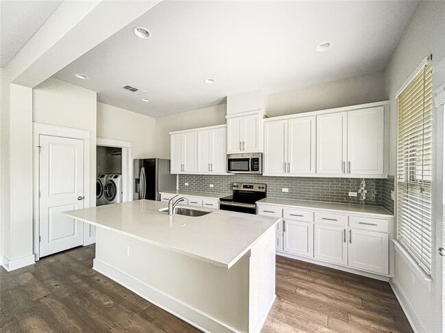 Building Photo - 13001 Hymeadow Dr