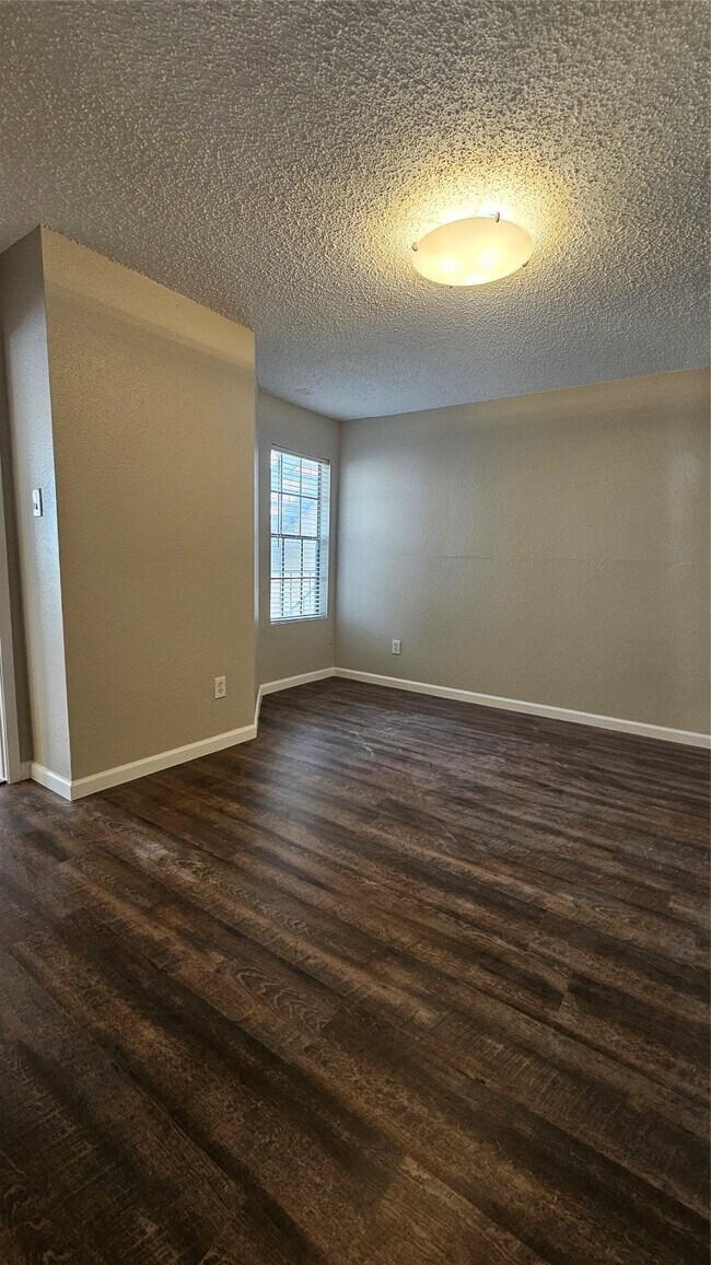 Foto del edificio - 2750 Holly Hall St