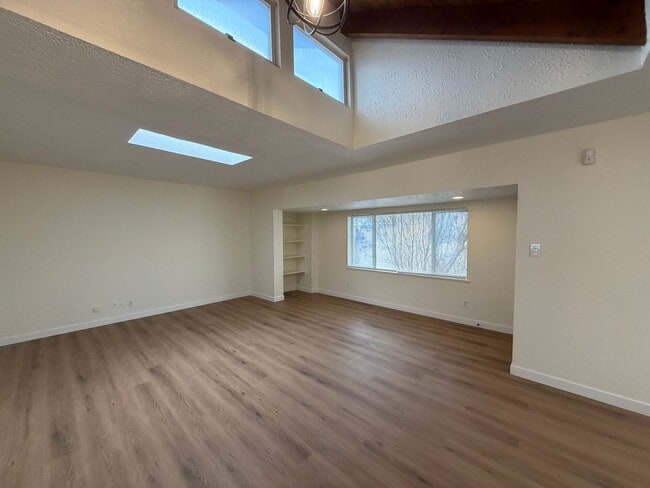 Foto del edificio - 3 Bedroom Single Story Home Available Near Constitution Ave NE & San Pedro Dr NE!