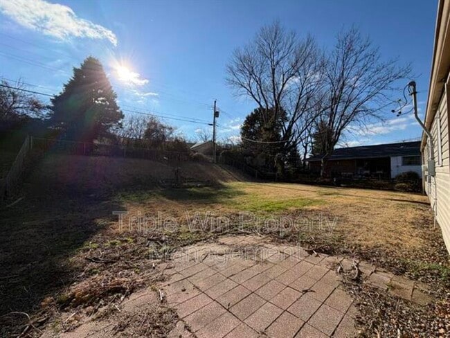 Foto del edificio - 2408 Caverhill Dr