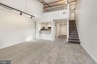 Building Photo - 303 Vine St