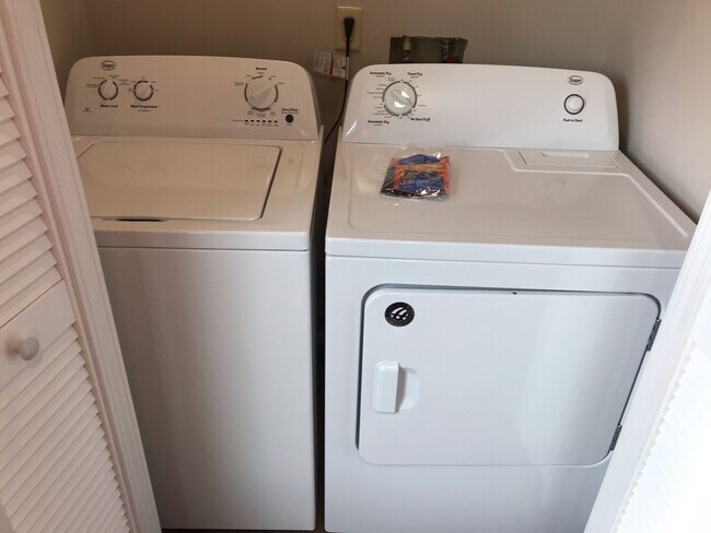 Foto del edificio - New Listing Circleville - Newly Updated 2 Bedroom Duplex
