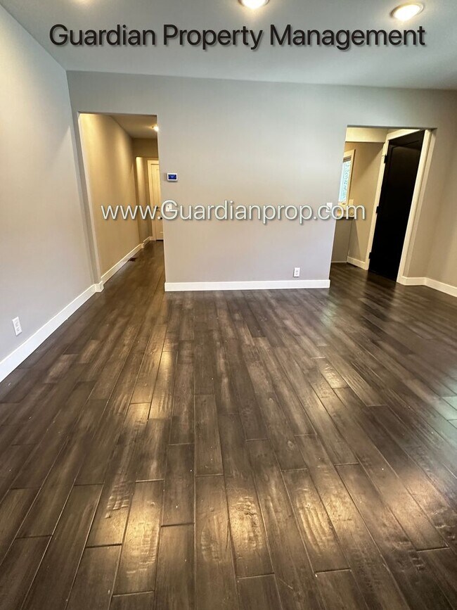 Foto del edificio - 3282-3284 Idaho Ave. S.