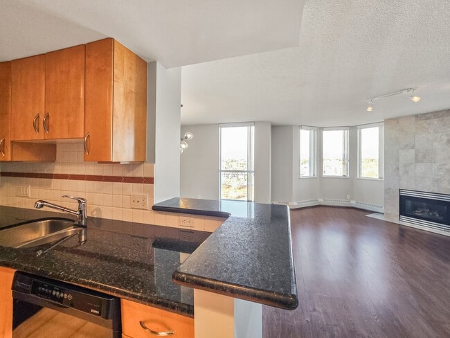 Building Photo - 1108-1106 6 Ave SW