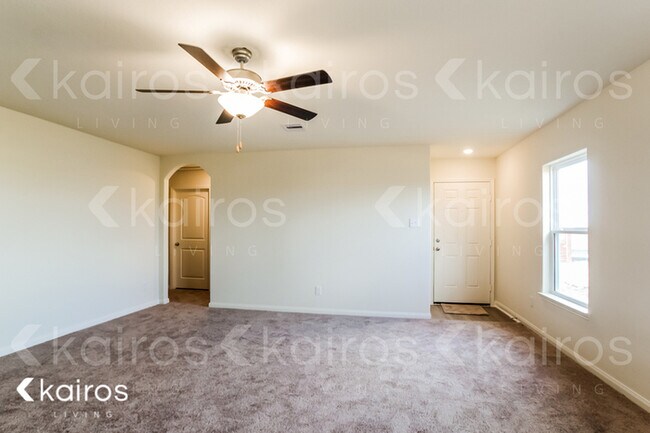 Foto del edificio - 5906 Sapphire Lagoon Rd