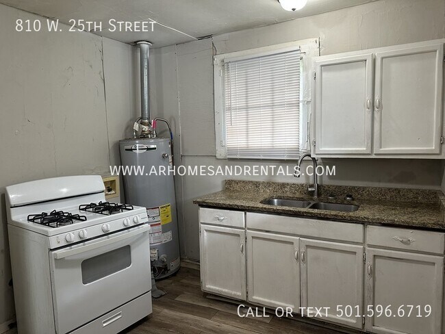 Building Photo - 810 W. 25th Street | $595 | 2 beds, 1 full...