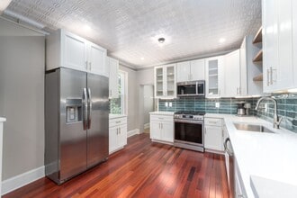 Building Photo - 801 W 35th St