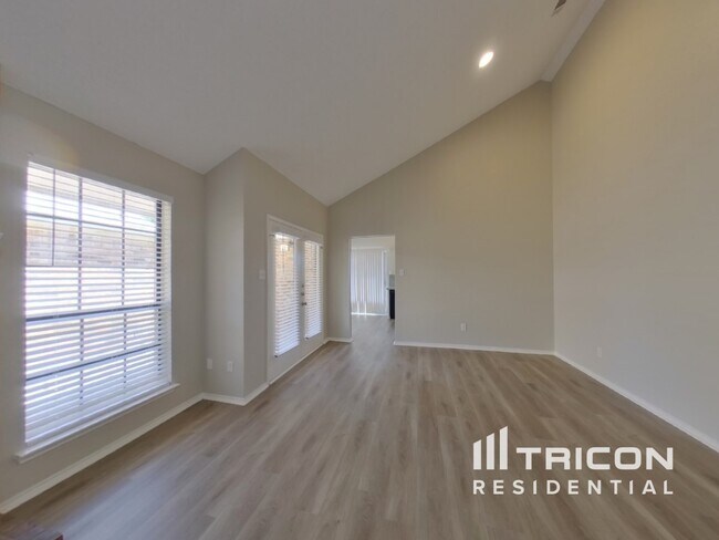 Building Photo - 10715 Tall Oak Drive Fort Worth TX