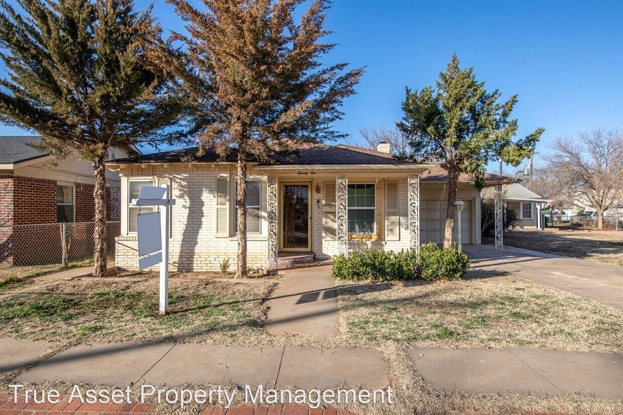 3 br, 2.5 bath House 2010 24th St House Rental in Lubbock, TX