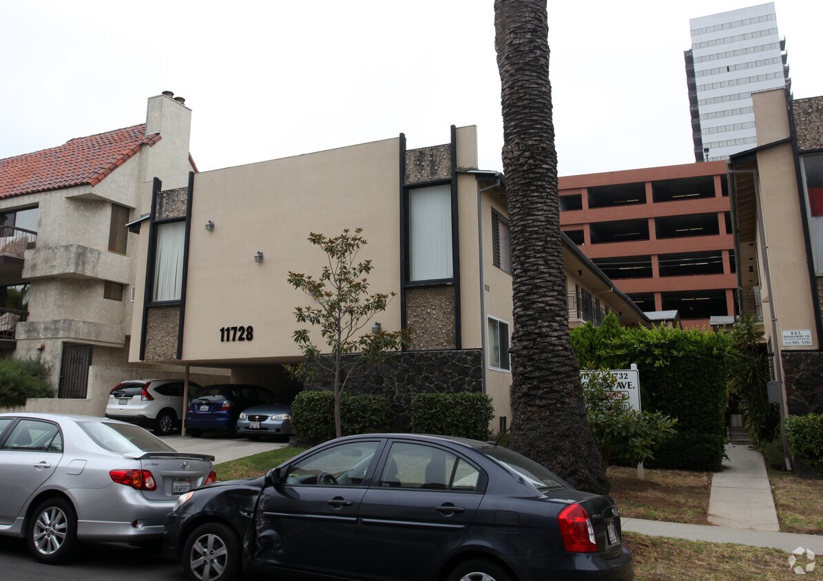 Building Photo - 11728 Goshen Ave
