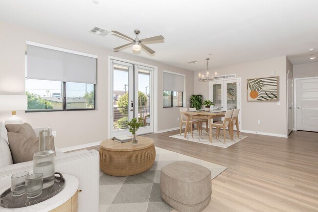 Interior Photo - Onyx North Central