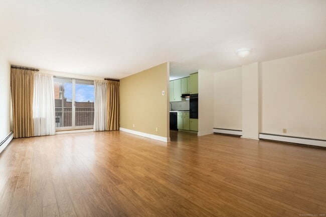 Building Photo - 65 Glenbrook Rd