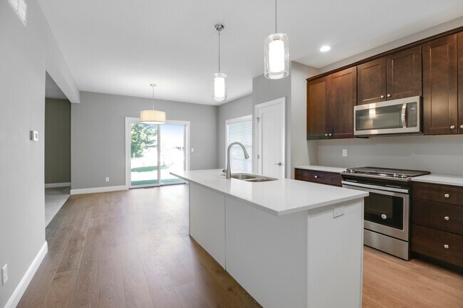 Foto del edificio - 1616 E Lexington Dr