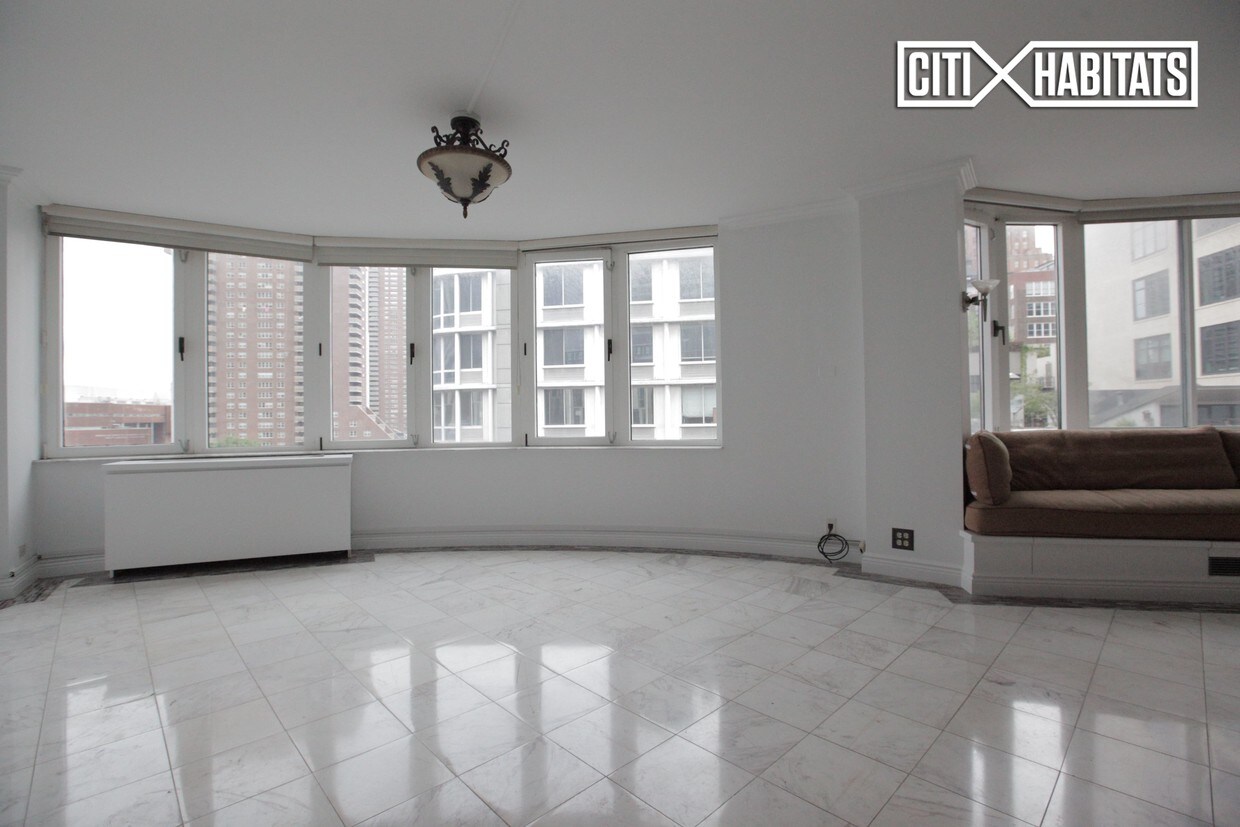 Primary Photo - 295 Greenwich St
