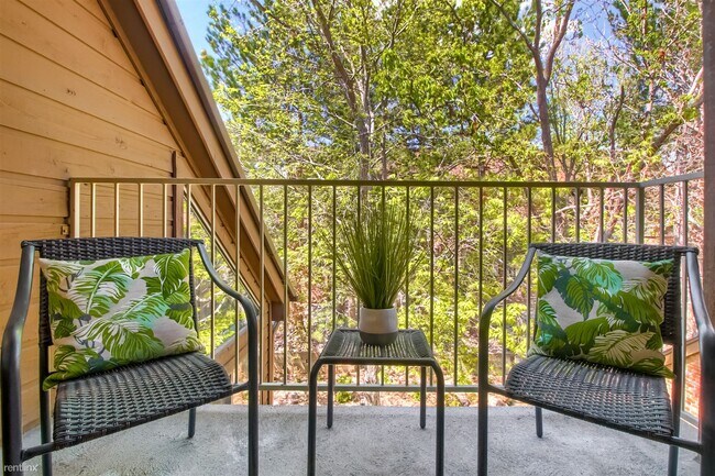Building Photo - 1 br, 1 bath Condo - 828 South Vance Street F