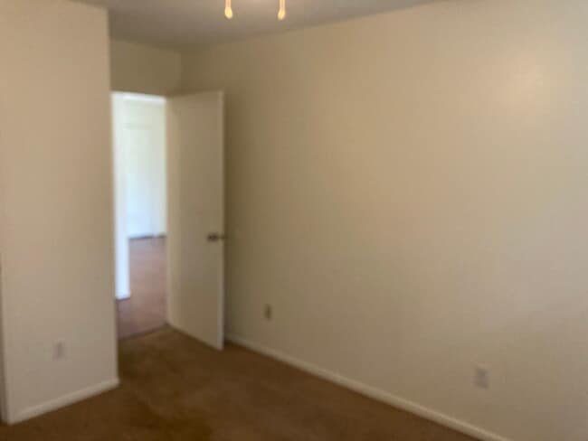 Building Photo - 15210 Oaks West Dr