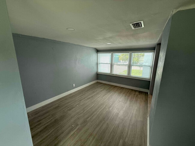Building Photo - 4855 Fairfield Ave S