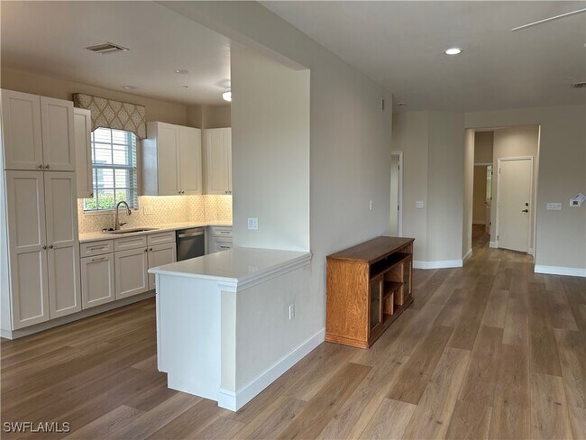 Foto del edificio - 7070 Bay Woods Lake Ct