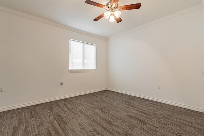 Foto del edificio - 319 E Edwards St