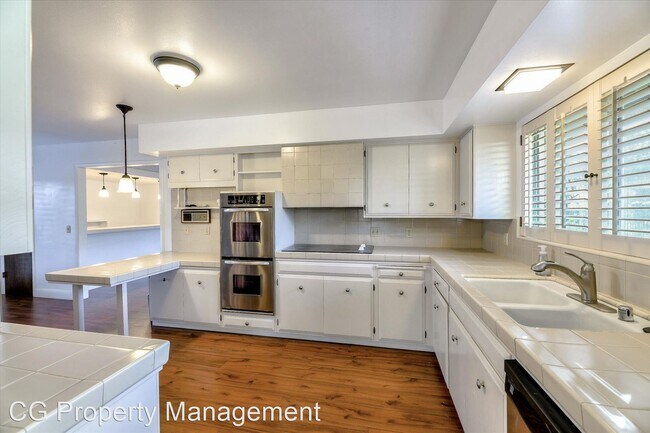 Building Photo - 4 br, 2.5 bath House - 292 Marchmont Dr
