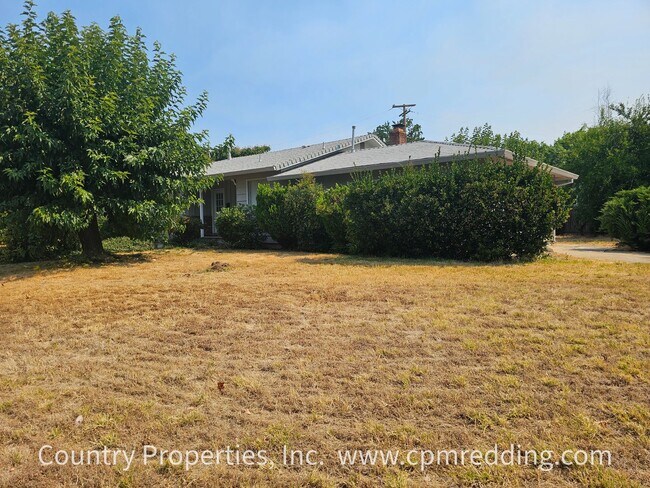 Foto del edificio - 3-Bedroom House on Corner Lot Available Now!