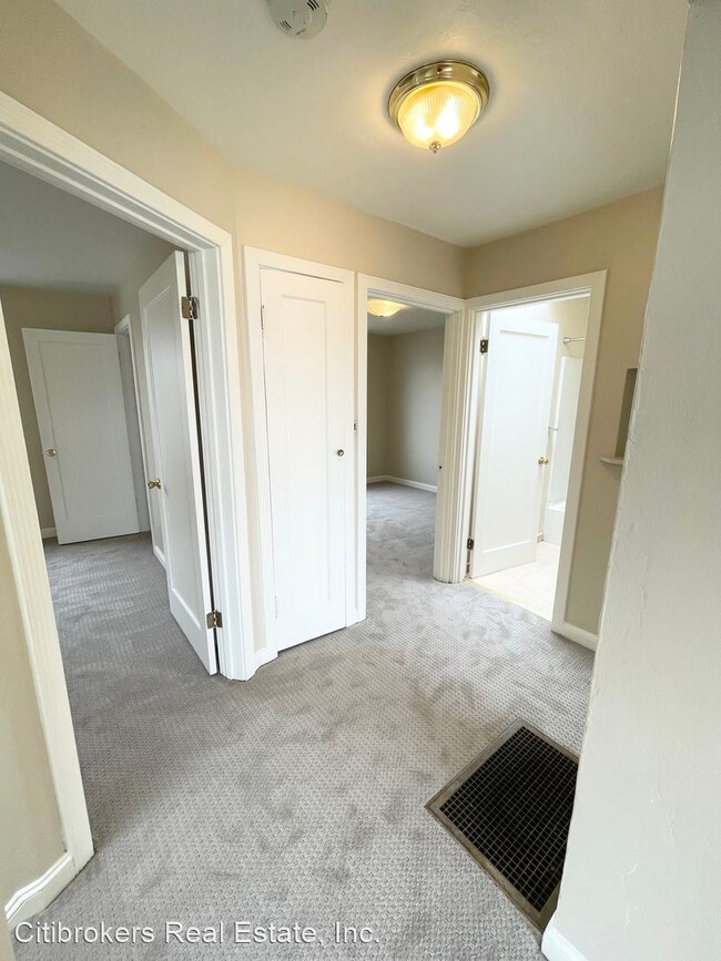 Building Photo - 3 br, 2 bath House - 2218 43rd Avenue