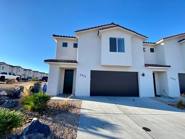 Building Photo - SPACIOUS 4 TOWNHOME IN HURRICANE UTAH