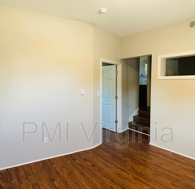 Foto del edificio - 4802 Norvella Ave