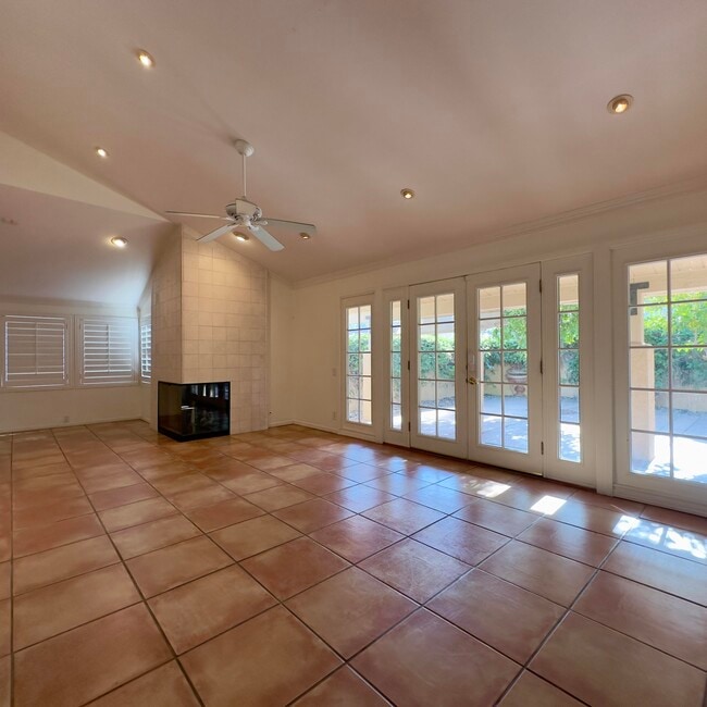 Building Photo - 40064 Silktree Ct