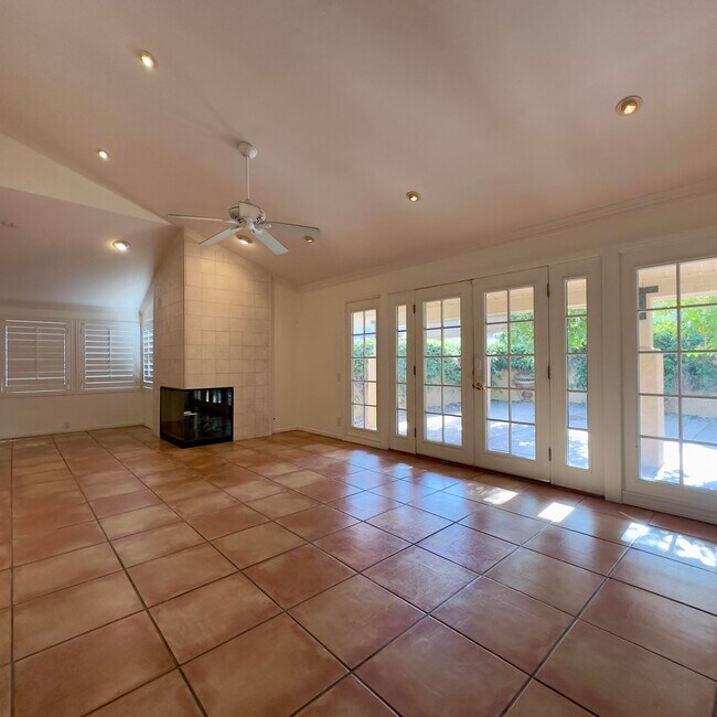 Foto del edificio - 40064 Silktree Ct