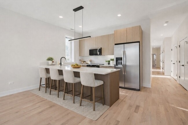 Building Photo - 4536 S Prairie Ave