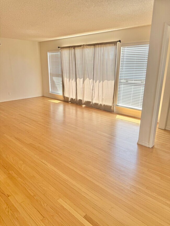 Foto del edificio - 737 E Cypress St