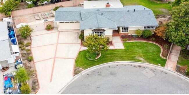 Building Photo - 11162 Wasco Rd