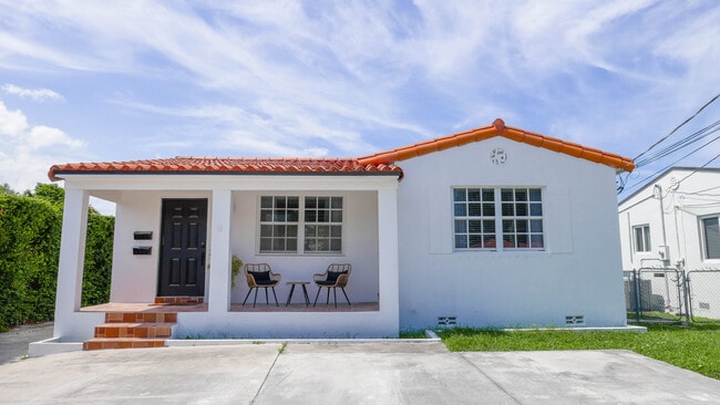 Front of house - 2945 SW 25th St