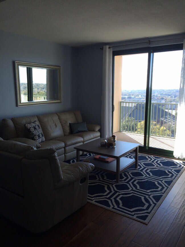 Sala de estar - 300 S Duval St