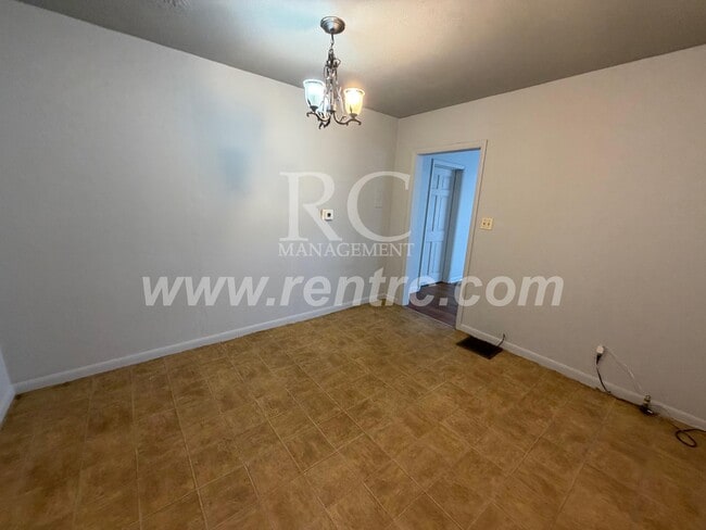 Building Photo - 629 Commercial-