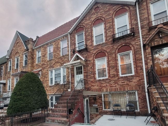 Building Photo - 2037 Coyle St