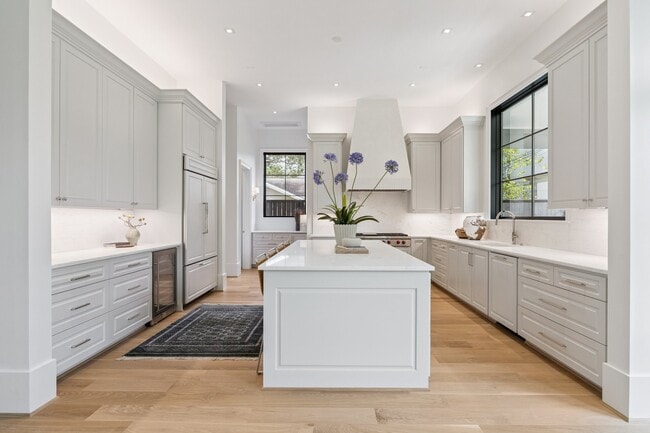 Building Photo - 2711 Eastgrove Ln