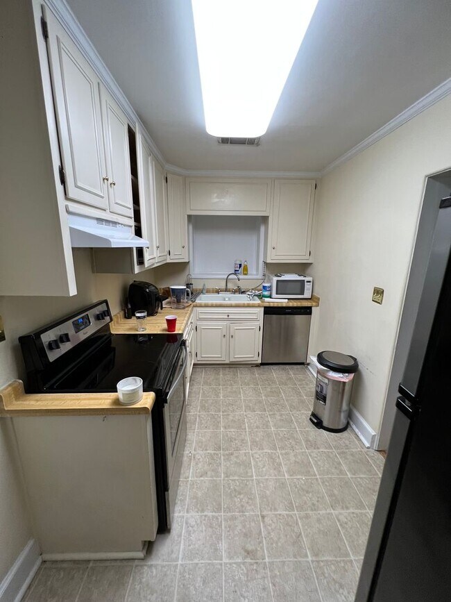 Foto del edificio - Condo in Historic Milledge Ave. Building