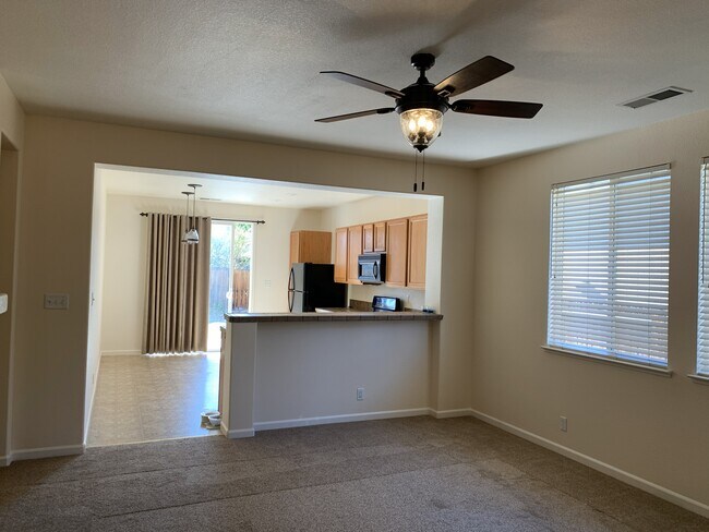 Foto del edificio - 1504 Crestview Rd