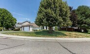 Primary Photo - Beautiful 3 bedroom home situated on a lar...