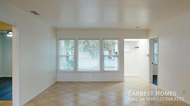 Building Photo - 16737 Magnolia Blvd